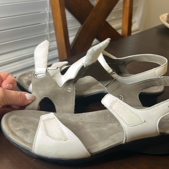 Mephisto Womens Paris Leather White Sandals
size EU 42 - Picture 11 of 17
